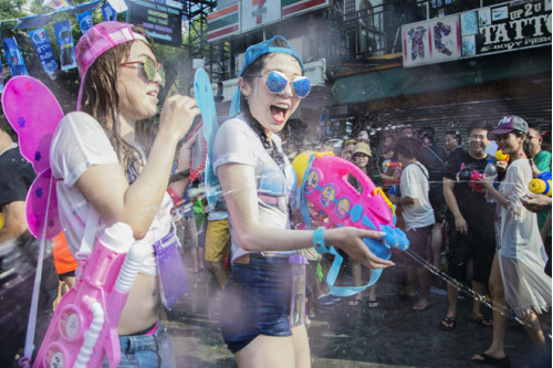 Tháng 4 đến Thái Lan trải nghiệm lễ hội té nước Songkran cực vui nhộn trên khắp vùng miền